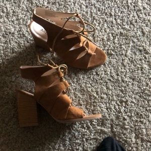 JustFab sandled heels Delphy